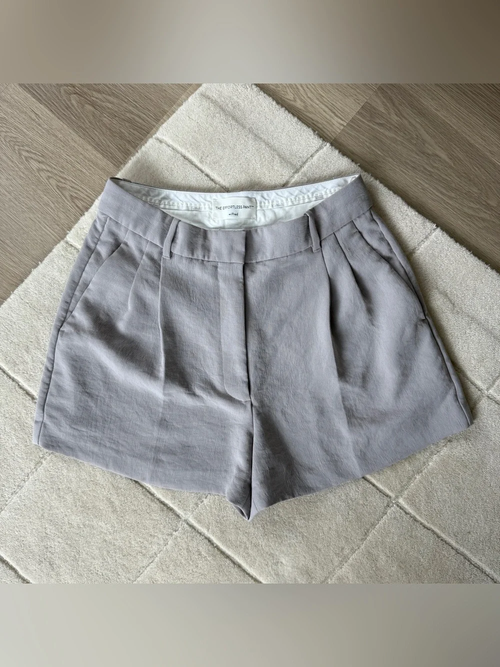 Aritzia Effortless Shorts in grey, size 10